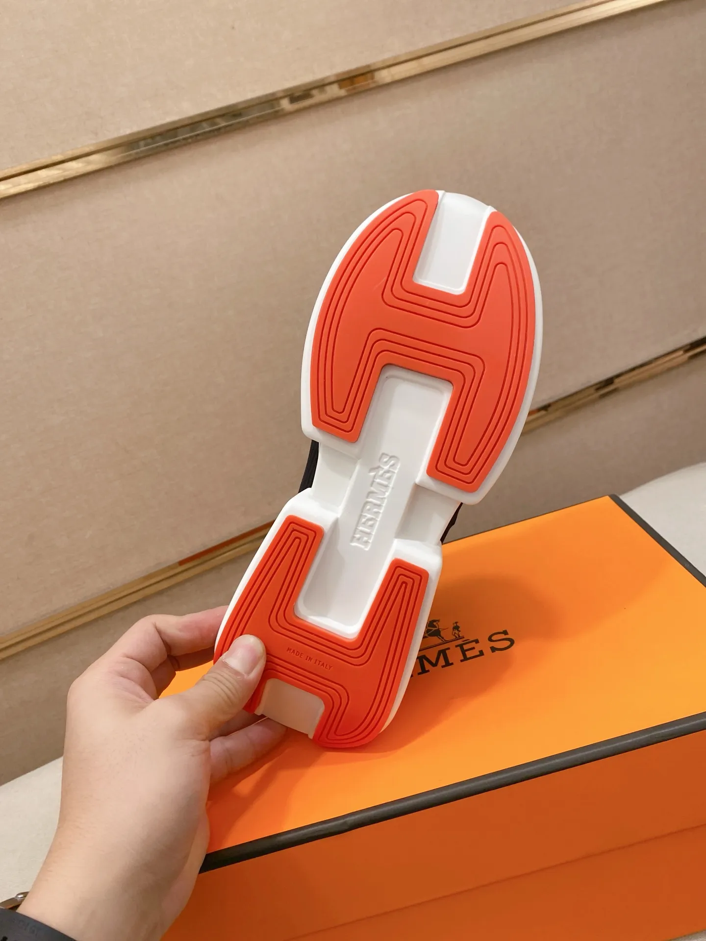 Ex-factory price: 460💰《HERMES》【Classic original single version】Hermès; top 🔝purchasing agent🔍🔍men's latest 🇺🇸 counter sales simultaneously, imported from Italy original ▲▲cowhide ▲▲ (high-end, nobility, class) ) Exquisite workmanship (Italian 🇮🇹 imported water-dyed 🐂 cowhide lining) sole: original sole provided by the original factory, ⚠️exclusive double-layer activity·TPR·rubber·combined molded outsole; super comfortable·wear-resistant·non-slip·environmental protection The real thing is more beautiful if you take the real thing (high quality, follow the order). You can enter and exit the counter at will * Number of yards: 38-44 (45 can be customized and cannot be returned or exchanged)